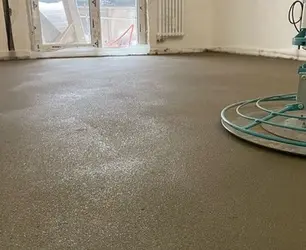 Стяжка пола полусухая