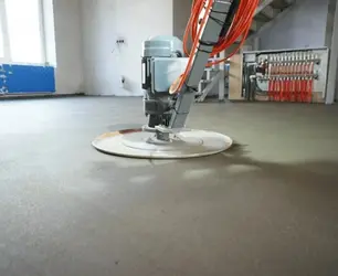 Стяжка пола полусухая