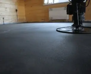 Стяжка пола полусухая